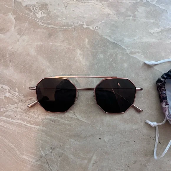 WONDERLAND Gold and Black Hexagonal Sunglasses - Picture 4 of 5